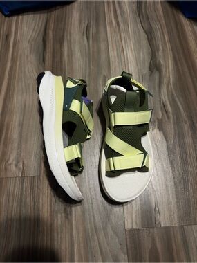 Teva Aventrail Hiking Sandals Pesto Green Mens Size 10 New